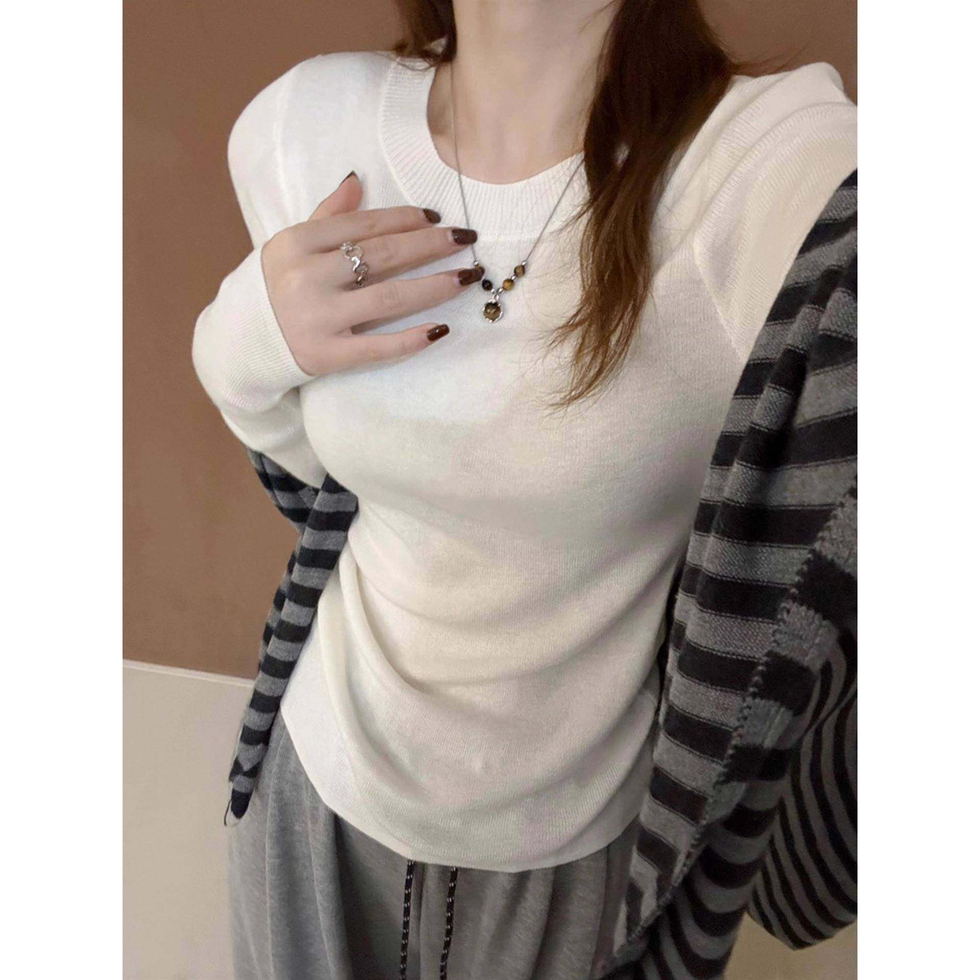 早秋女打底衫白色圆领针织内搭修身紧身亲肤毛衣正肩长袖上0106k