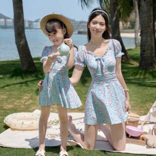 新款 0318w 温泉泳衣亲子母女连身保守韩系碎花显瘦中大女可爱泳装