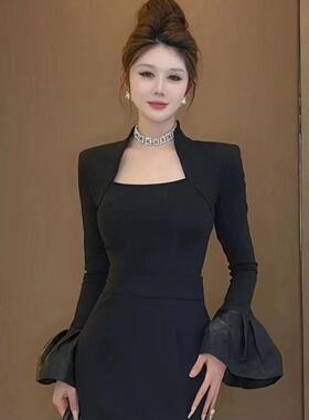 2026春季新款方领正肩上衣女显瘦洋气喇叭袖冬季长袖T恤女打0111r