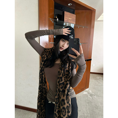 橄榄绿针织长袖女士T恤小众设计