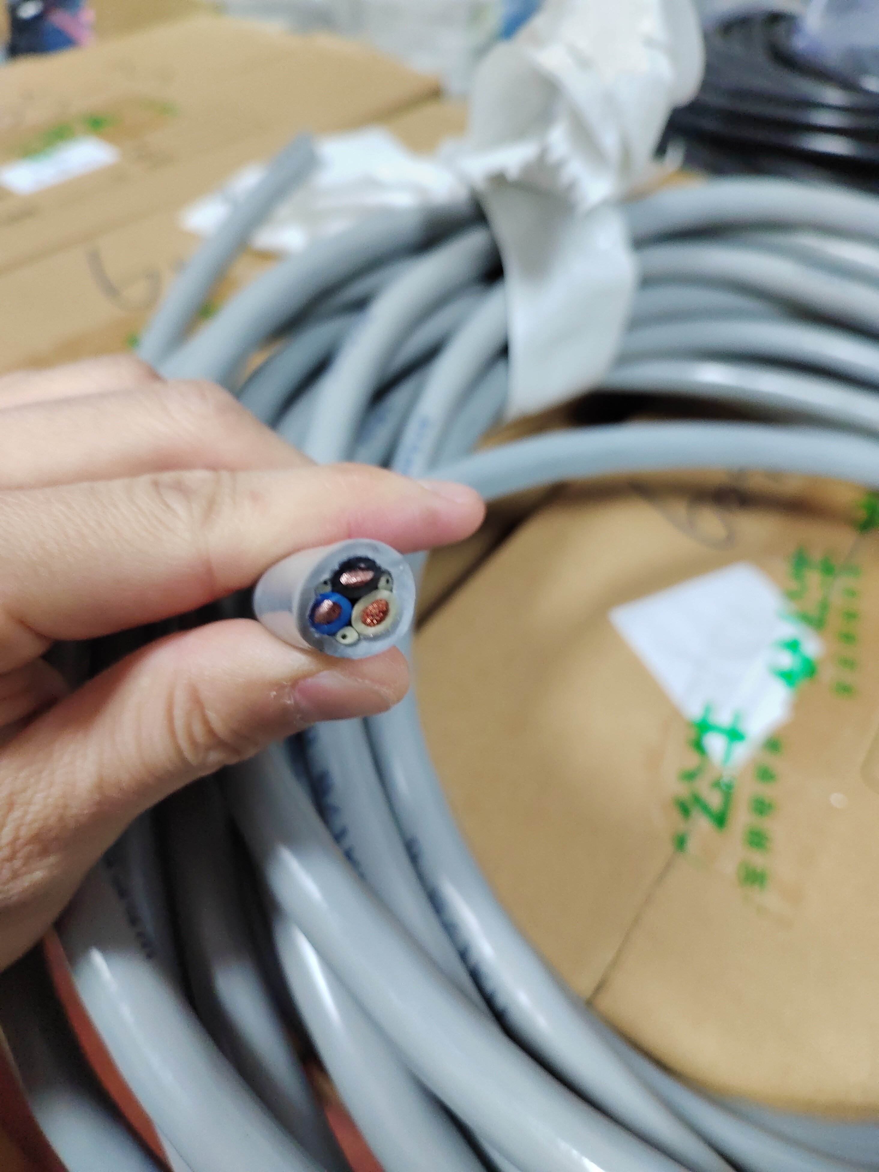 浙江恒光TRVV3*4平方拖链电缆柔性电缆机器人手臂电缆一米的价格