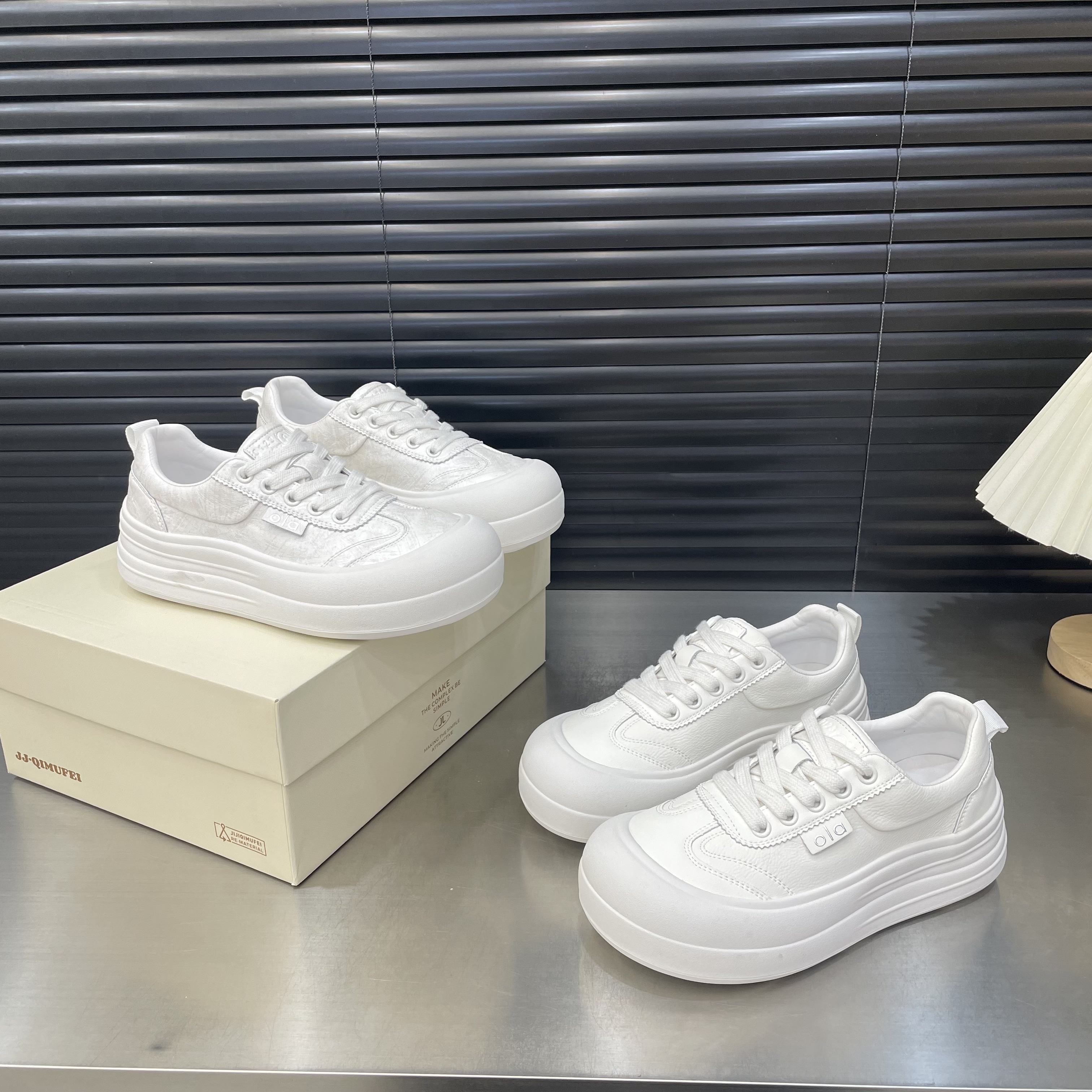 小熊厚底真皮小白鞋板鞋女2026春夏季新款休闲百搭秀气显脚小单鞋