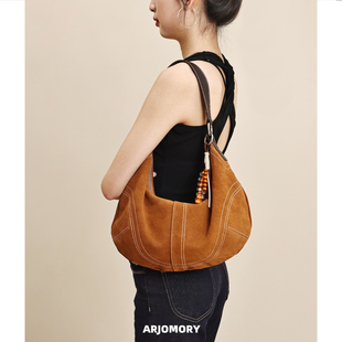ARJOMORY原创潮流磨砂皮牛角包女2025新款时尚百搭通勤单肩斜挎包