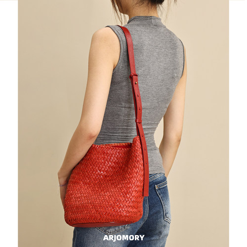 头层牛皮手工编织水桶包