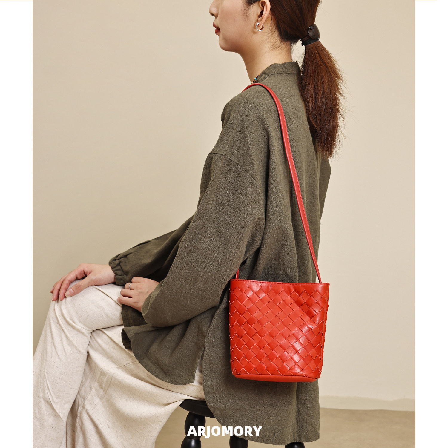 ARJOMORY小众设计真皮手工编织水桶包女2026红色高级感单肩斜挎包