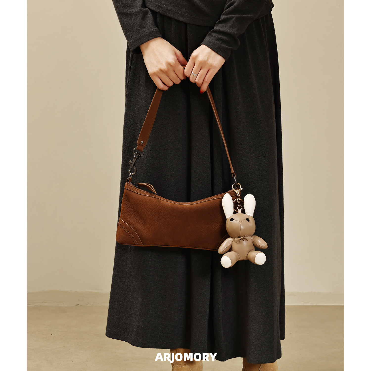 原创设计麂皮绒腋下法棍包