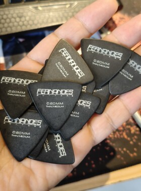 特价日产fernandes 磨砂大三角吉他贝斯拨片0.6mm-0.8mm