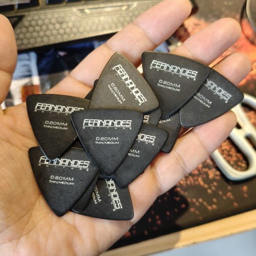 特价日产fernandes 磨砂大三角吉他贝斯拨片0.6mm-0.8mm