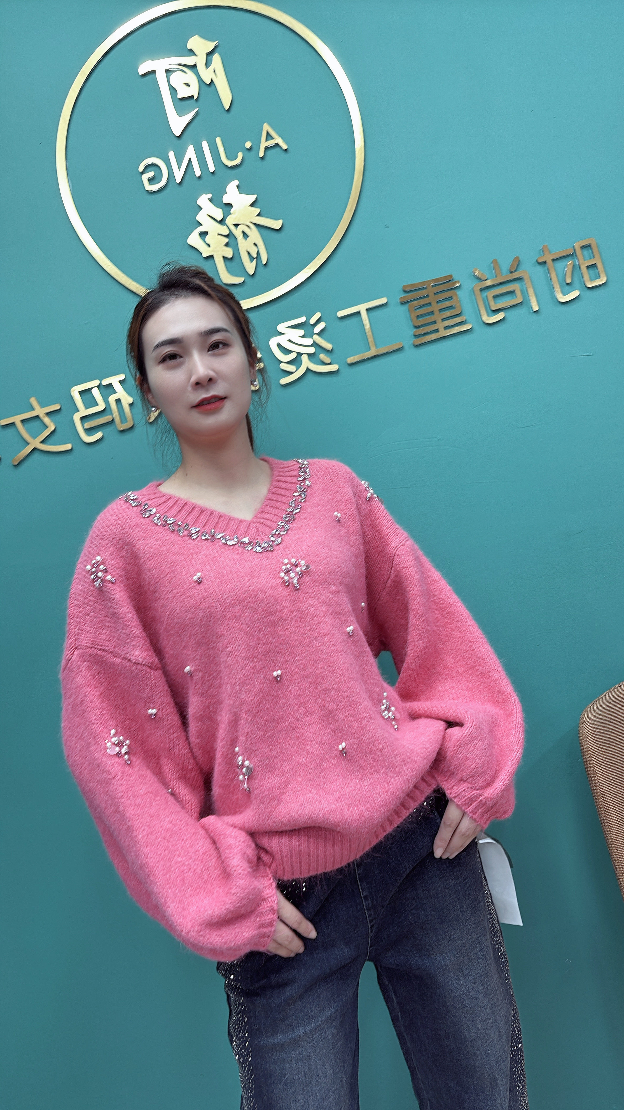 阿静家时尚重工烫钻大码女装新款V领钉珠亮片毛衣水貂毛减龄百搭