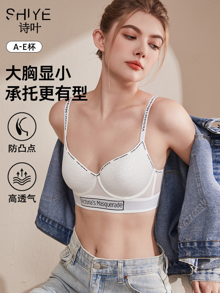 女人的亲密与大乳房，小乳房，美丽的背部，托举，反下垂，薄，性