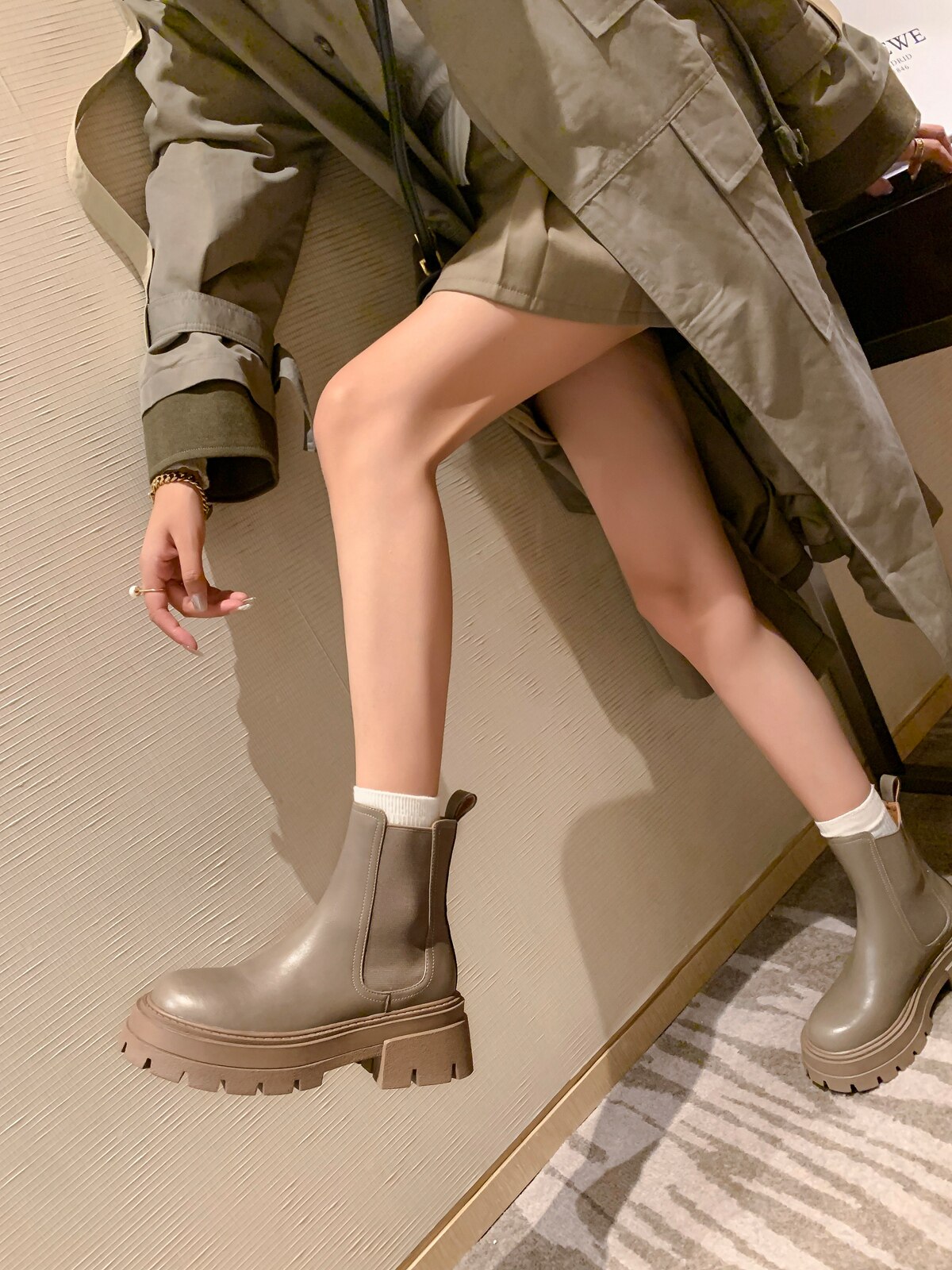 하이 엔드 LOOK 유럽 역 ??영국식 작은 둥근 발가락 두꺼운 밑창 첼시 굴뚝 부츠 여성용 신축성있는 밴드 짧은 부츠