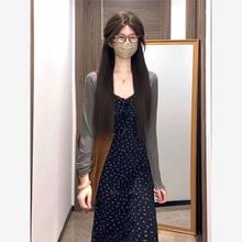 春夏韩系氛围感穿搭高级感藏青色碎花吊带连衣裙子女2025新款长裙