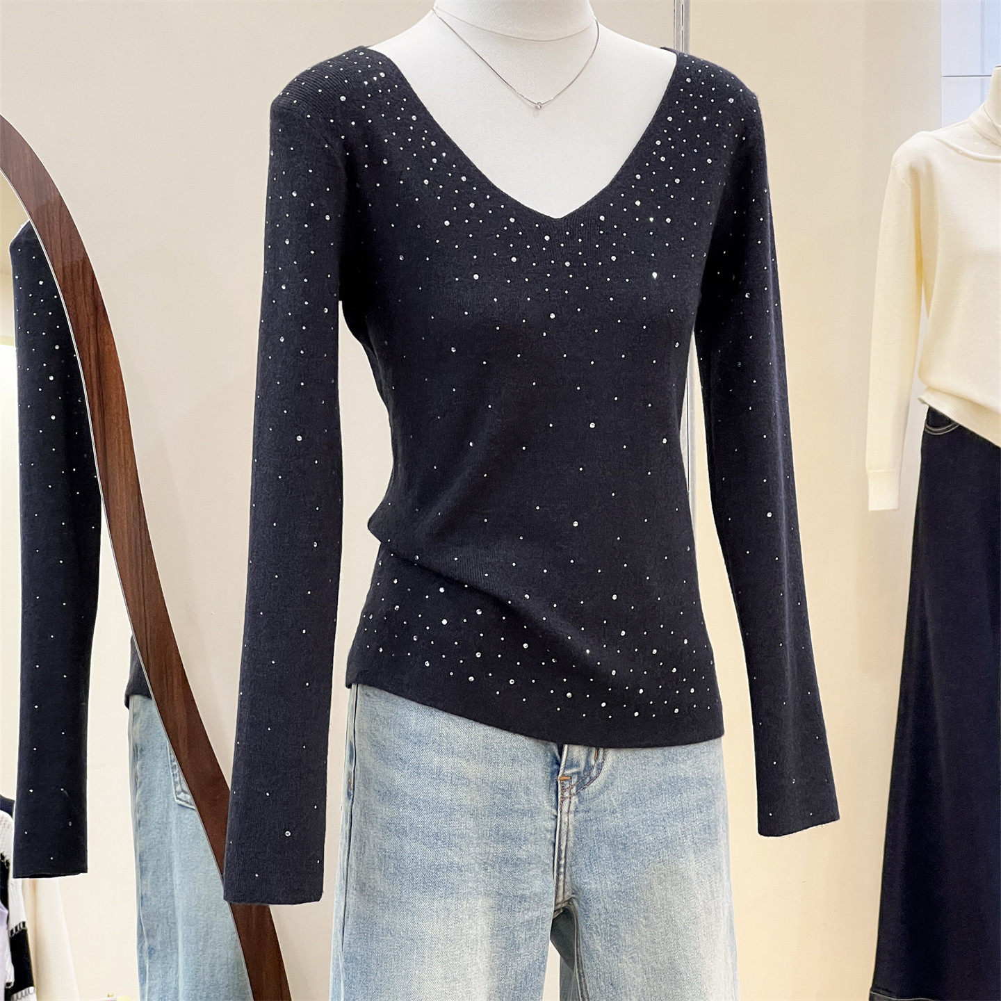 秋冬v领修身显瘦长袖打底针织衫上衣烫钻显瘦气质百搭毛衣女内搭,女装/女士精品,毛针织衫,淘宝优惠券,粉丝福利购,淘宝优惠卷