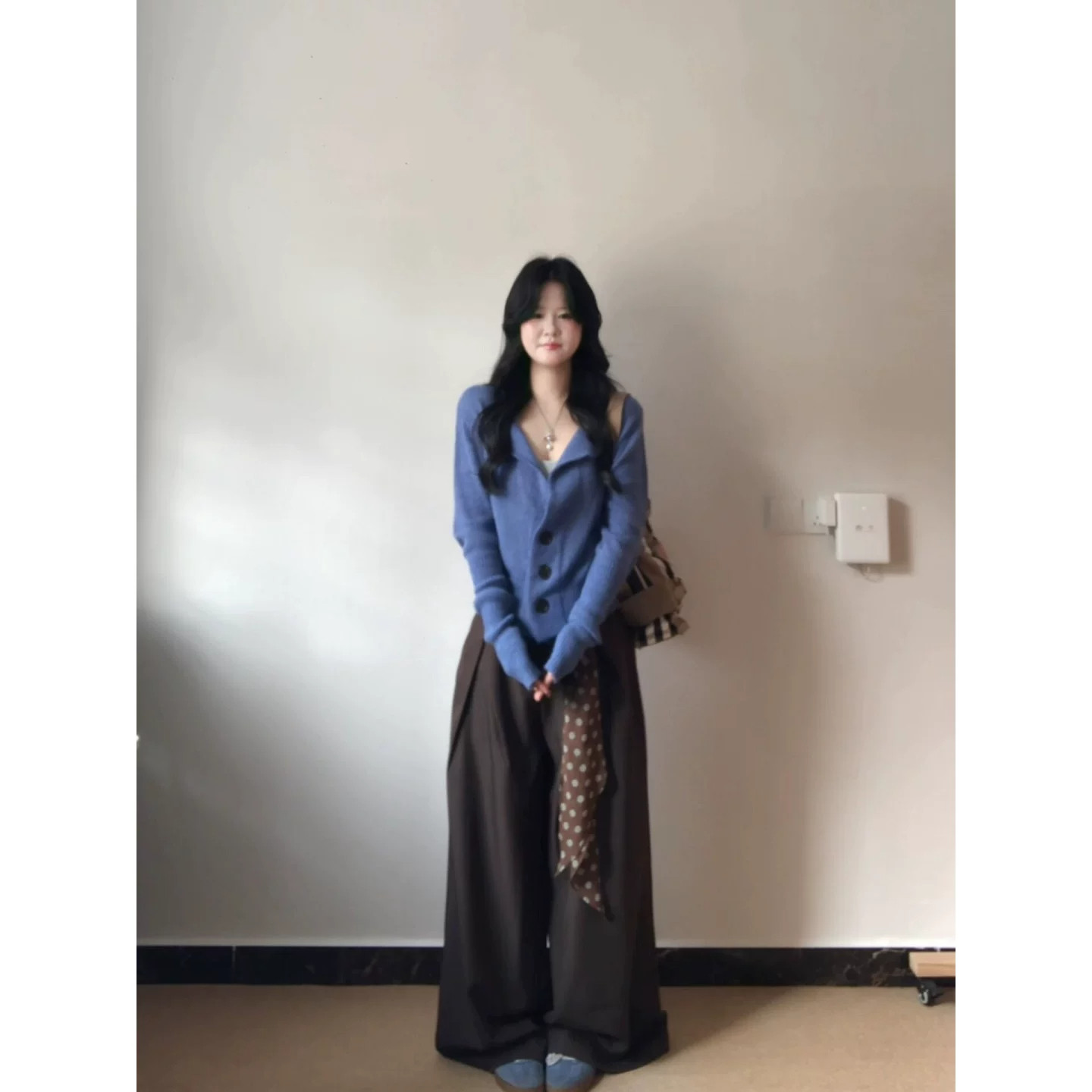 设计感蓝色收腰针织开衫外套女秋季韩系穿搭打底短款毛衣早秋上衣