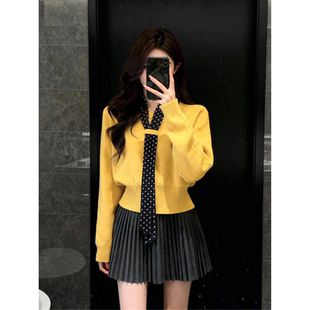 法式v领波点丝巾系带黄色打底毛衣女秋冬季内搭可外穿针织衫上衣