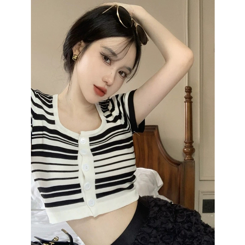条纹正肩t恤女短袖夏季纯欲风修身短款辣妹纽扣开衫冰丝针织上衣