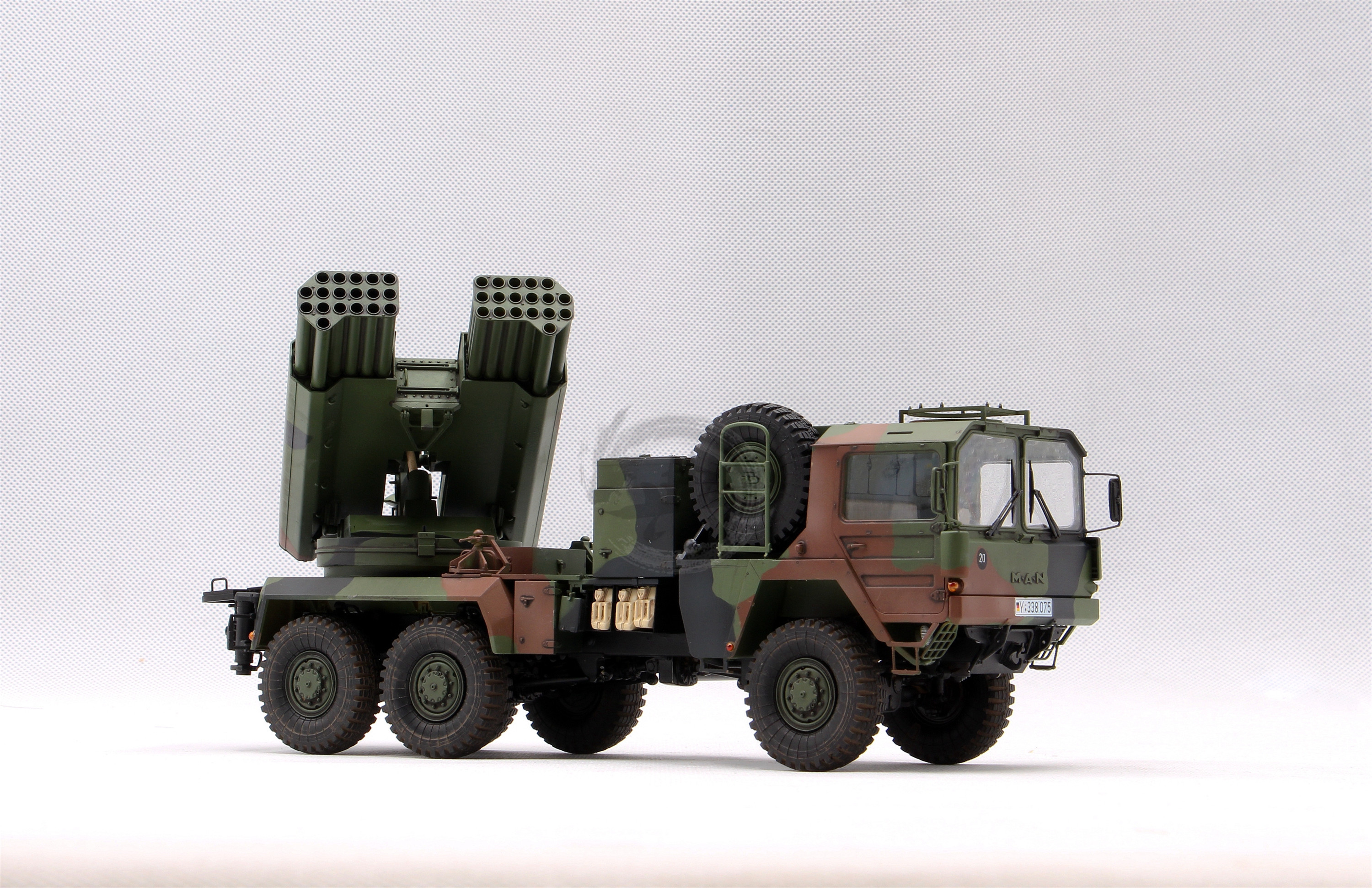 模型网 代工成品 非典制作 1/35 小号手 85521 德国7吨多管火箭炮