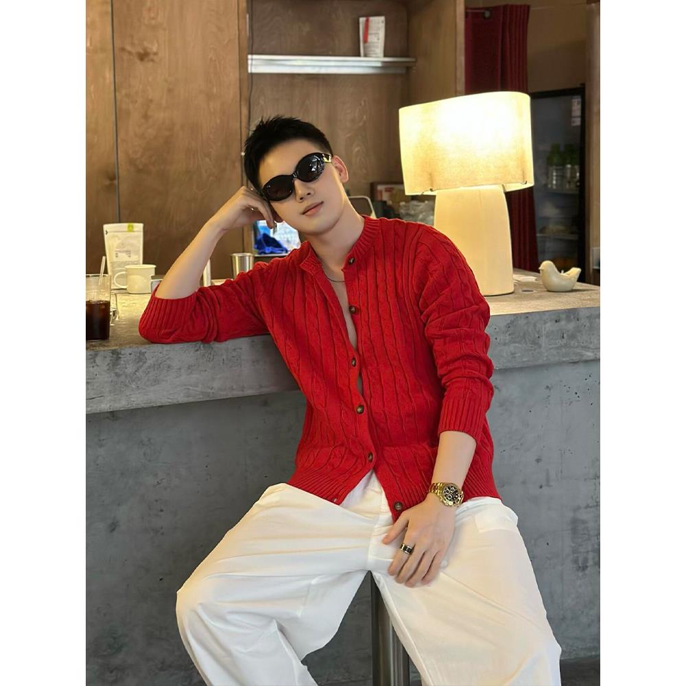 本命年红色编织麻花纹毛衣男外套