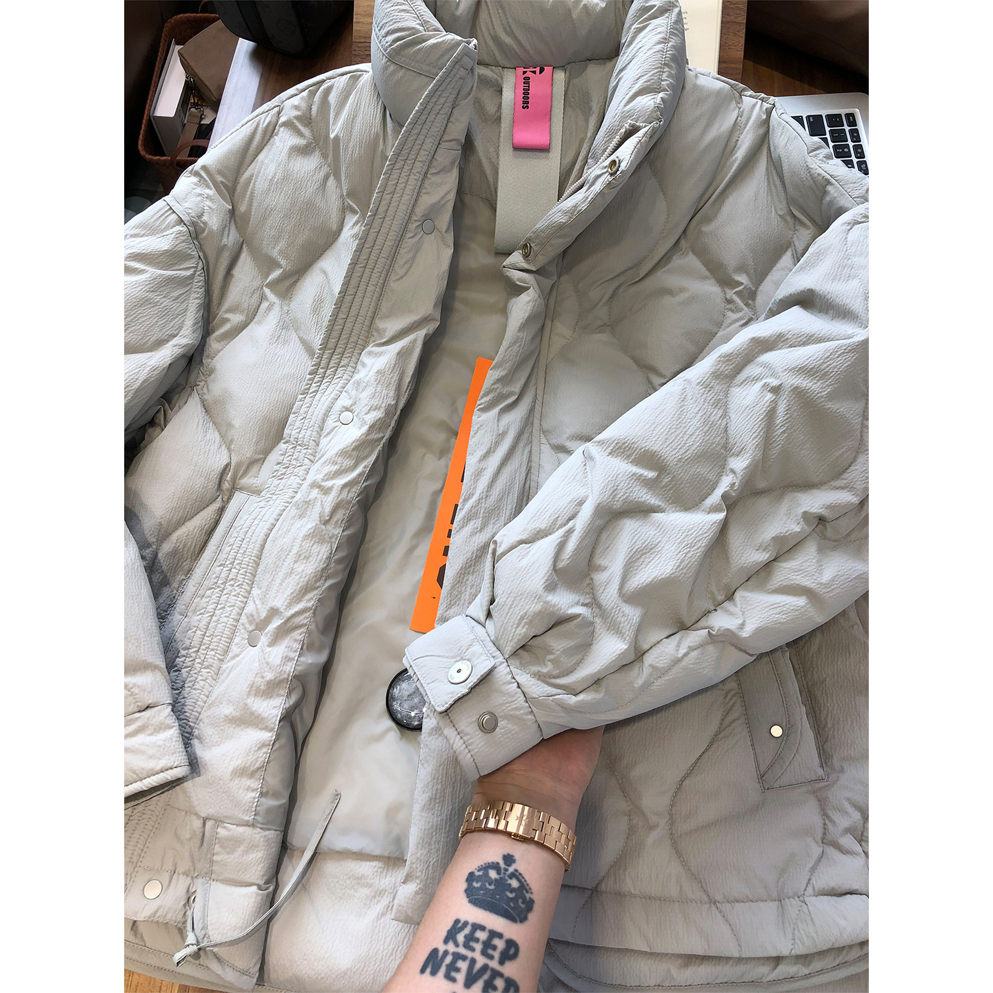 高质感辑格设计轻薄保暖羽绒服男