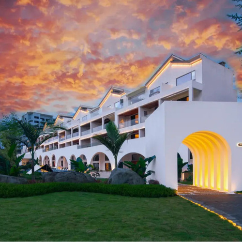 腾冲温泉酒店通兑，套餐可拆分多店使用、使用灵活； 腾冲热门景点：火山热海、银杏村、和顺古镇、北海湿地... 周末不加价，银杏季不部分门店少量加价可用