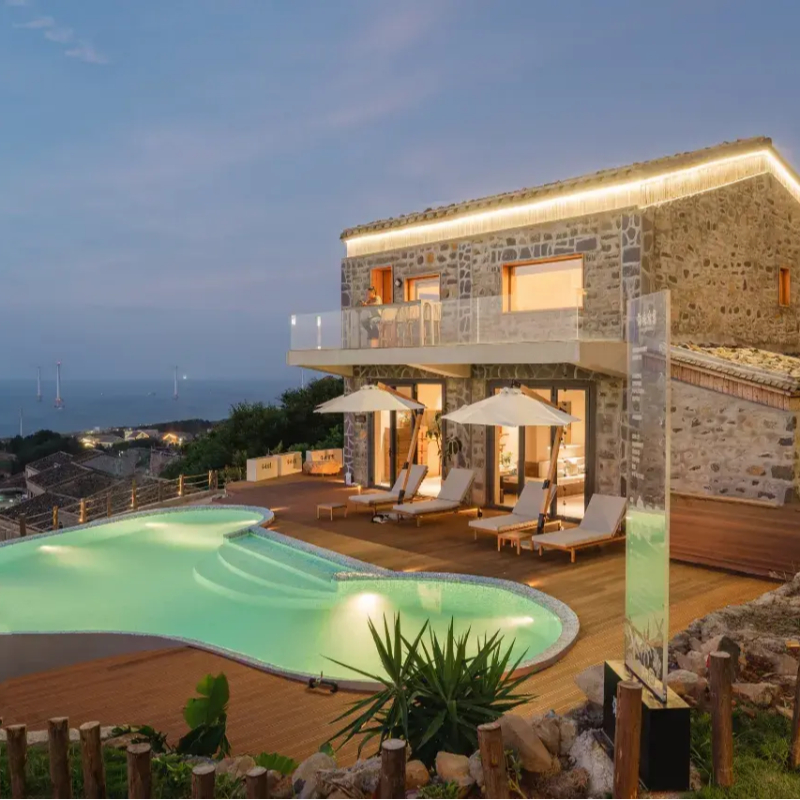 【不加价】周末/元旦不加价，春节加价可用 海峡宿集·既见野奢Villa，项目位于平潭，这里有风车旋转,山海相拥 绵长的沙滩、古老的石头厝，还有罕见的“蓝眼泪”奇观