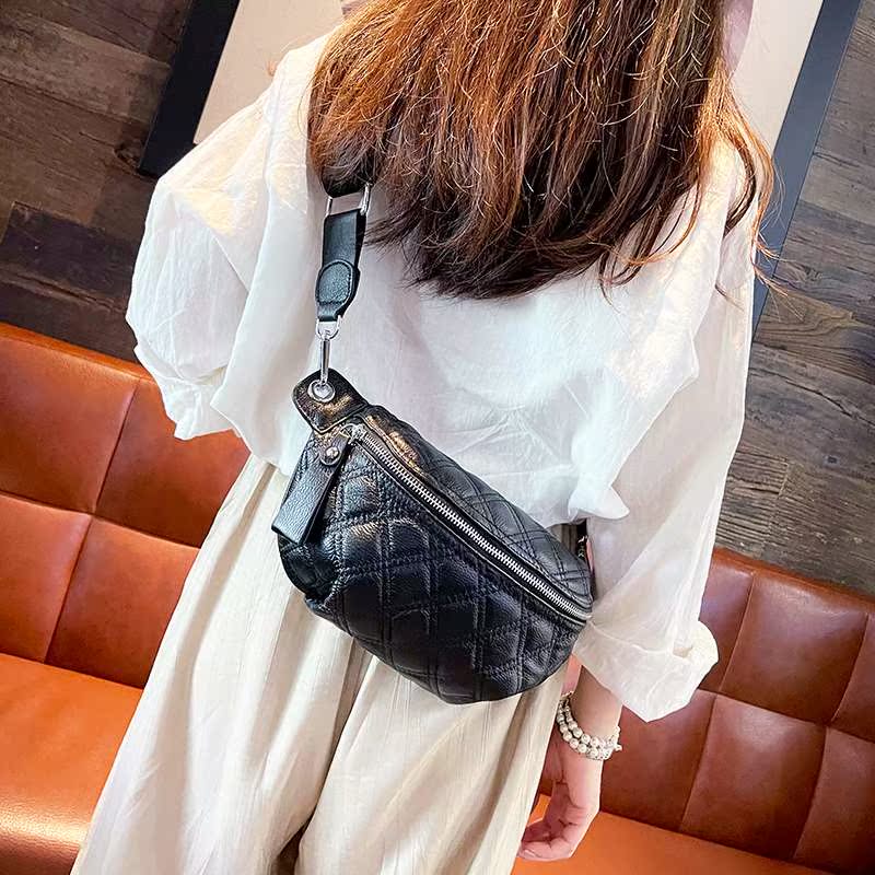 牛皮胸包女2023新款休闲斜挎腰包女潮ins高级感百搭单肩包马鞍包