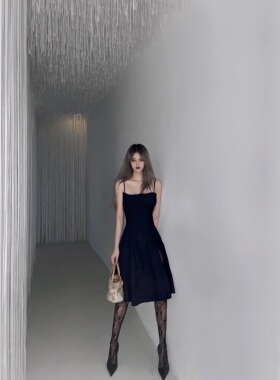 Cjxnh高级黑白开叉连衣裙超A rose同款 暗黑收腰百搭显瘦吊带裙