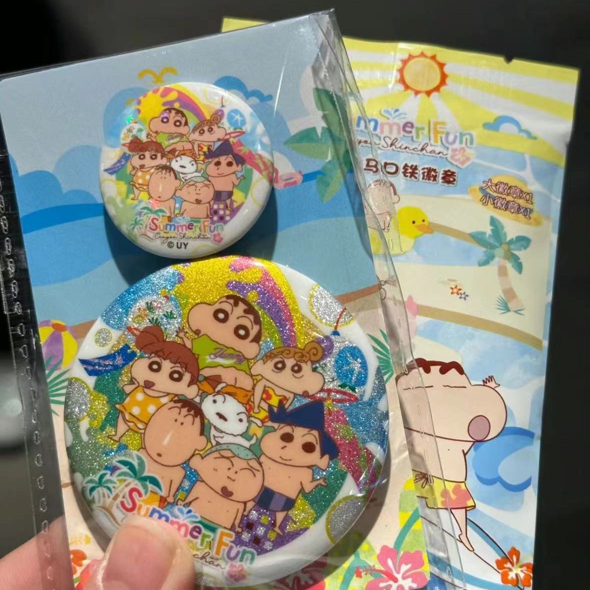 新款蜡笔小新周边徽章胸针吧唧马