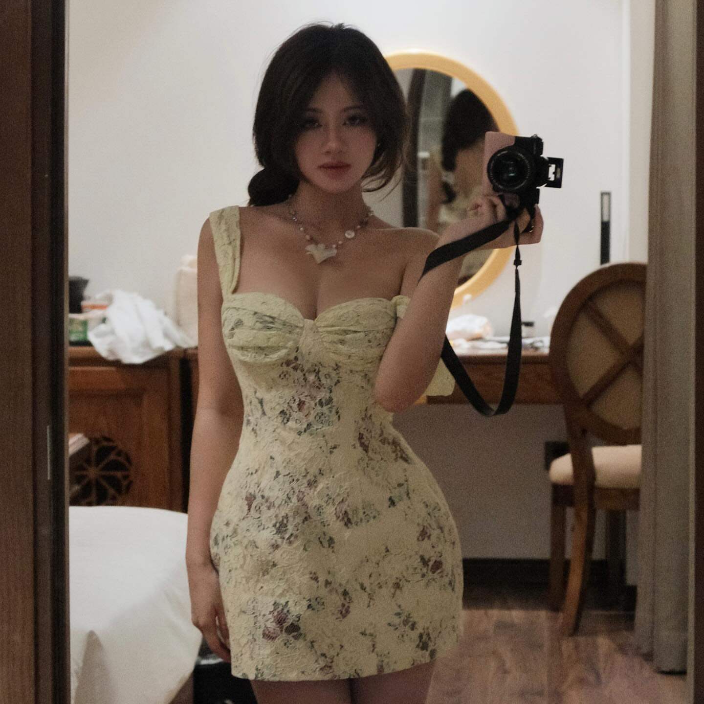 NANA代购【Les】法式复古风碎花吊带连衣裙女收腰显瘦小清新裙子