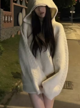 软糯宽松连帽长袖慵懒毛衣针织短裤套装2024冬季新款时尚两件套女