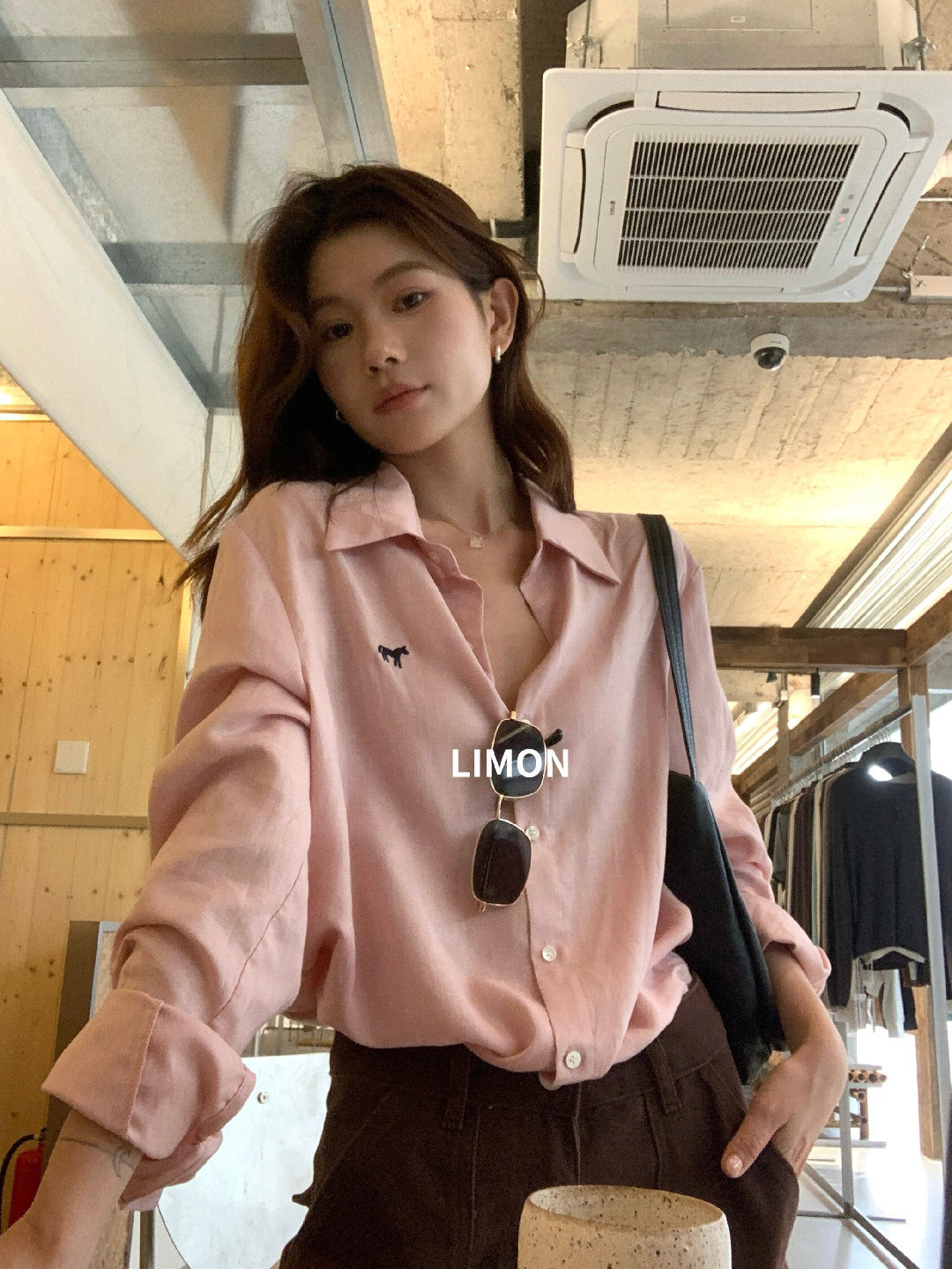 柠檬绿茶2026早秋新款出圈强推刺绣纯色衬衫上衣女休闲百搭11208