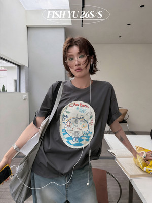 FISH YU新款美式复古涂鸦手绘餐桌印花贴布圆领宽松短袖T恤626156