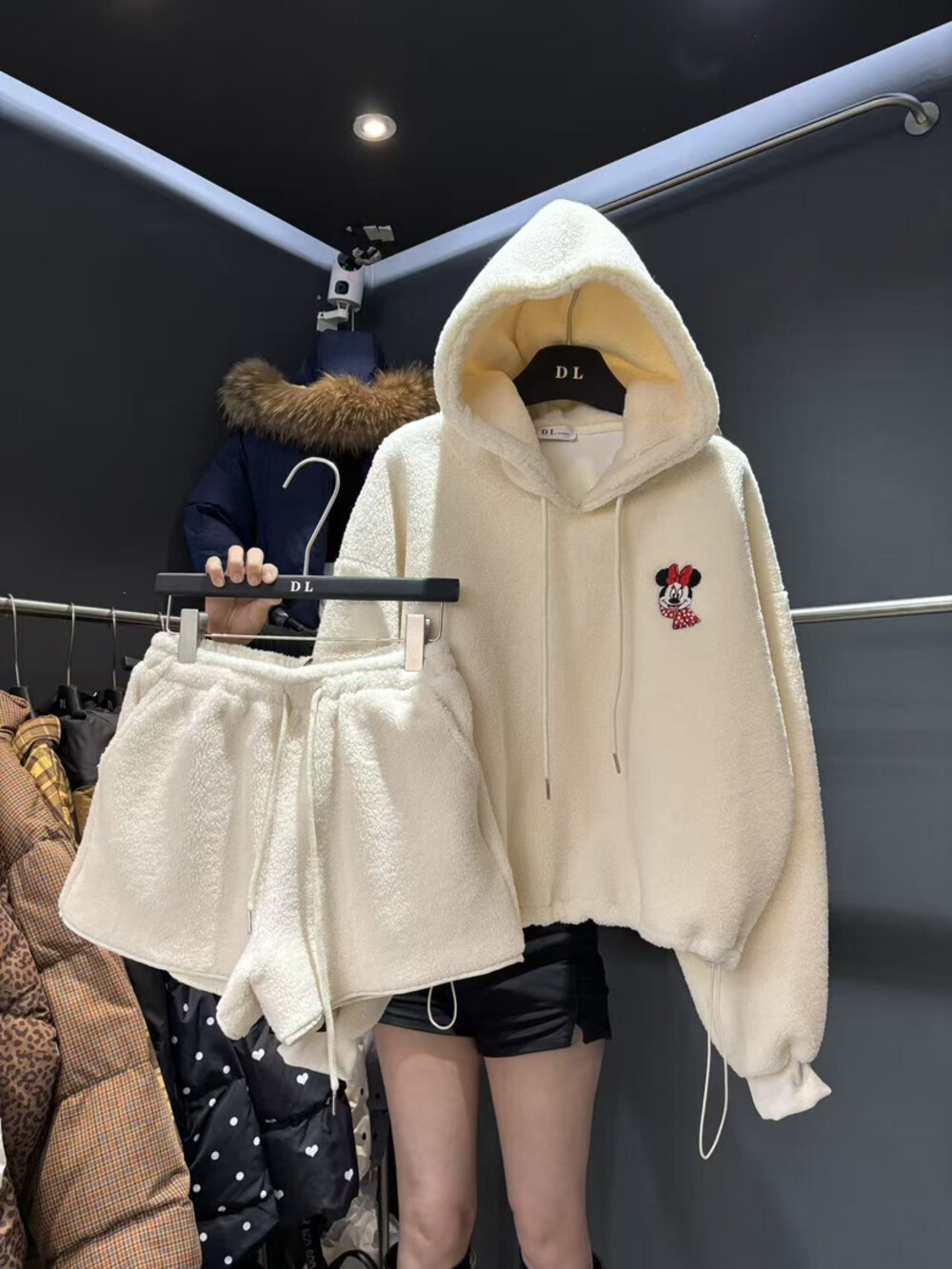 DL冬新款韩版连帽米奇刺绣卫衣松紧腰抽绳休闲短裤两件套装A9707