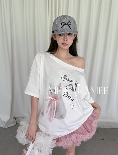 ME KAKAMEE新品韩系字母猫咪立体蝴蝶结斜肩宽松大版短袖T恤S5158