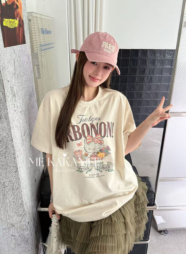 ME KAKAMEE夏新品洗水设计喷画花束KT猫休闲女大版短袖T恤9509