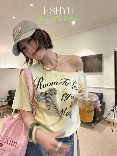 FISH YU夏韩系字母印花立体蝴蝶结装饰宽松斜肩短袖T恤女26281