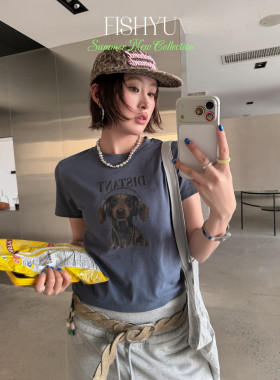FISH YU夏美式耳机腊肠狗白墨印花正肩小版弹力圆领短袖T恤26257
