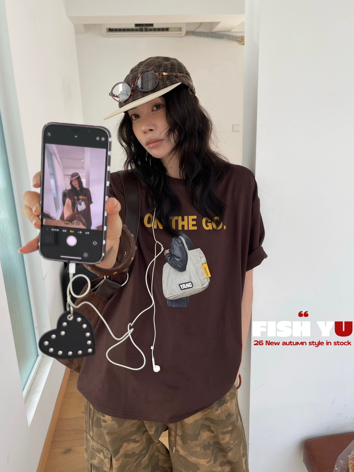 FISH YU秋美式复古做旧背包白墨印花宽松圆领磨毛短袖T恤女626580