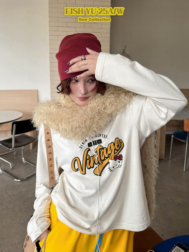 YU冬新款卡通Kitty内里抓绒基础款版型宽松圆领长袖T恤625703