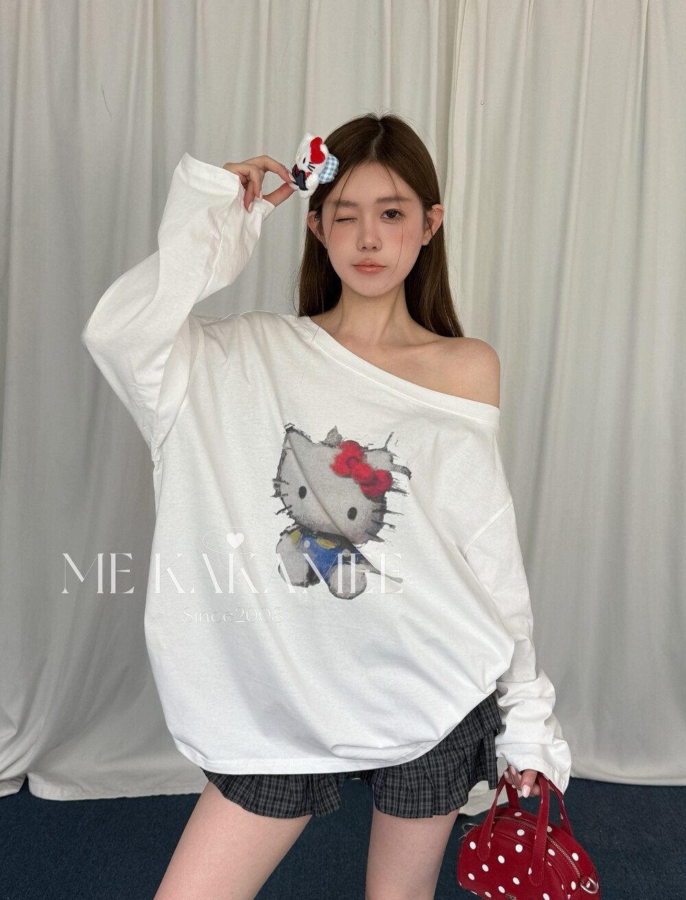 ME KAKAMEE秋卡通Hello Kitty彩喷迷彩条纹斜肩宽松长袖T恤S5535