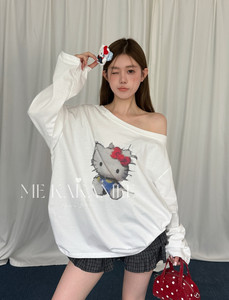 ME KAKAMEE秋卡通Hello Kitty彩喷迷彩条纹斜肩宽松长袖T恤S5535
