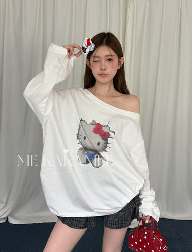 ME KAKAMEE秋卡通Hello Kitty彩喷迷彩条纹斜肩宽松长袖T恤S5535