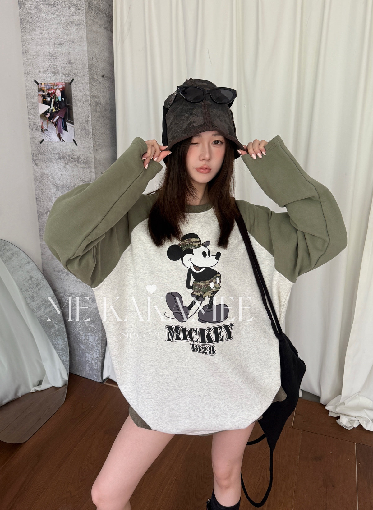 ME KAKAMEE复古米奇字母AB面喷画撞色插肩袖加绒宽松大版卫衣5706