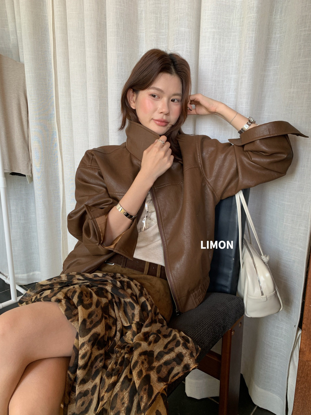 The limon秋新款欧韩美式复古廓形皮衣外套女 配丝巾11330