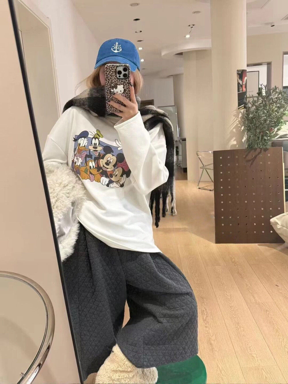 大東冬新款米奇动漫加绒中长款上衣时尚减龄可爱垫肩长袖T恤7179