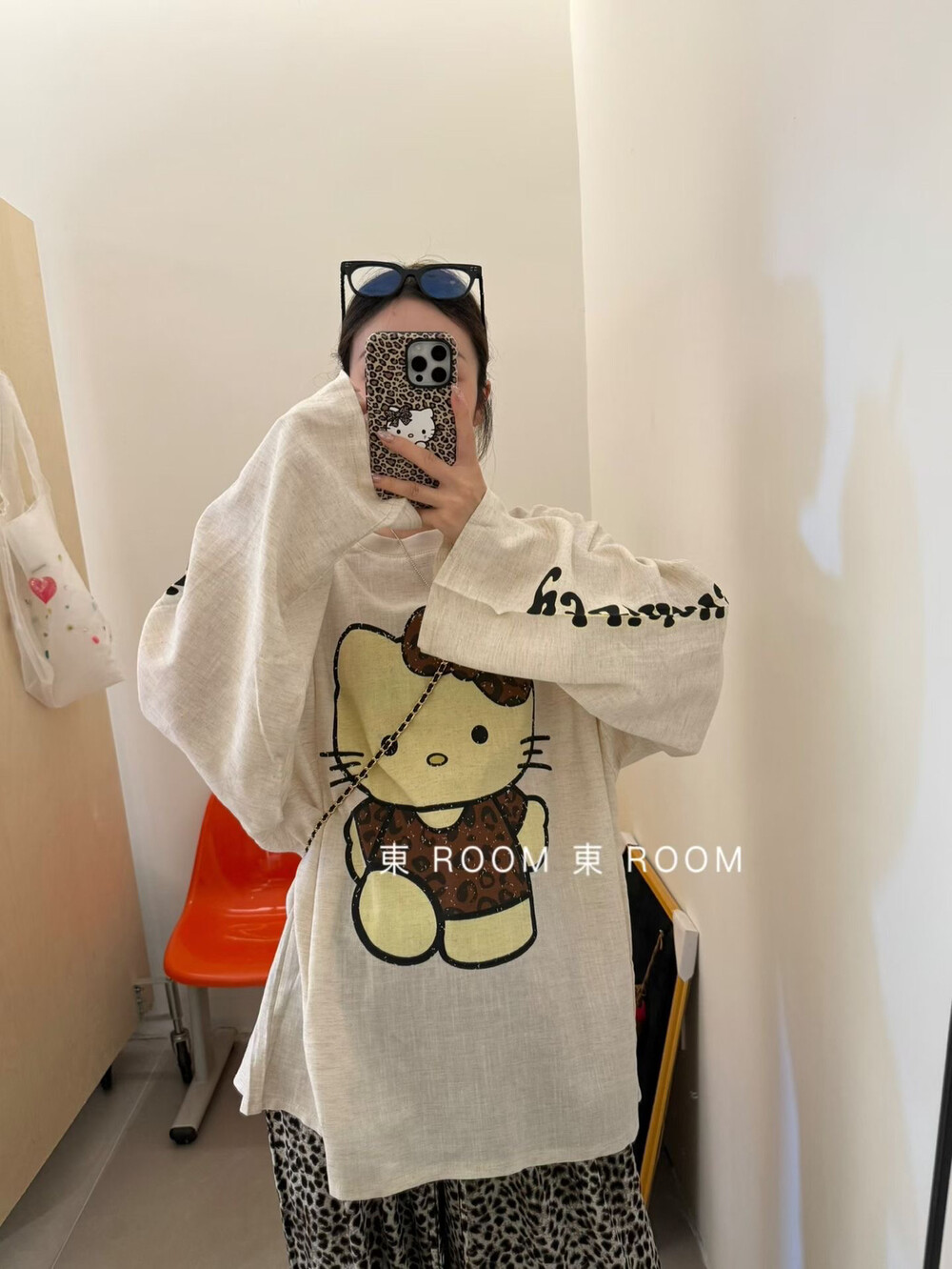 東ROOM秋新款韩版休闲可爱卡通豹纹蝴蝶结印花长袖T恤女休闲