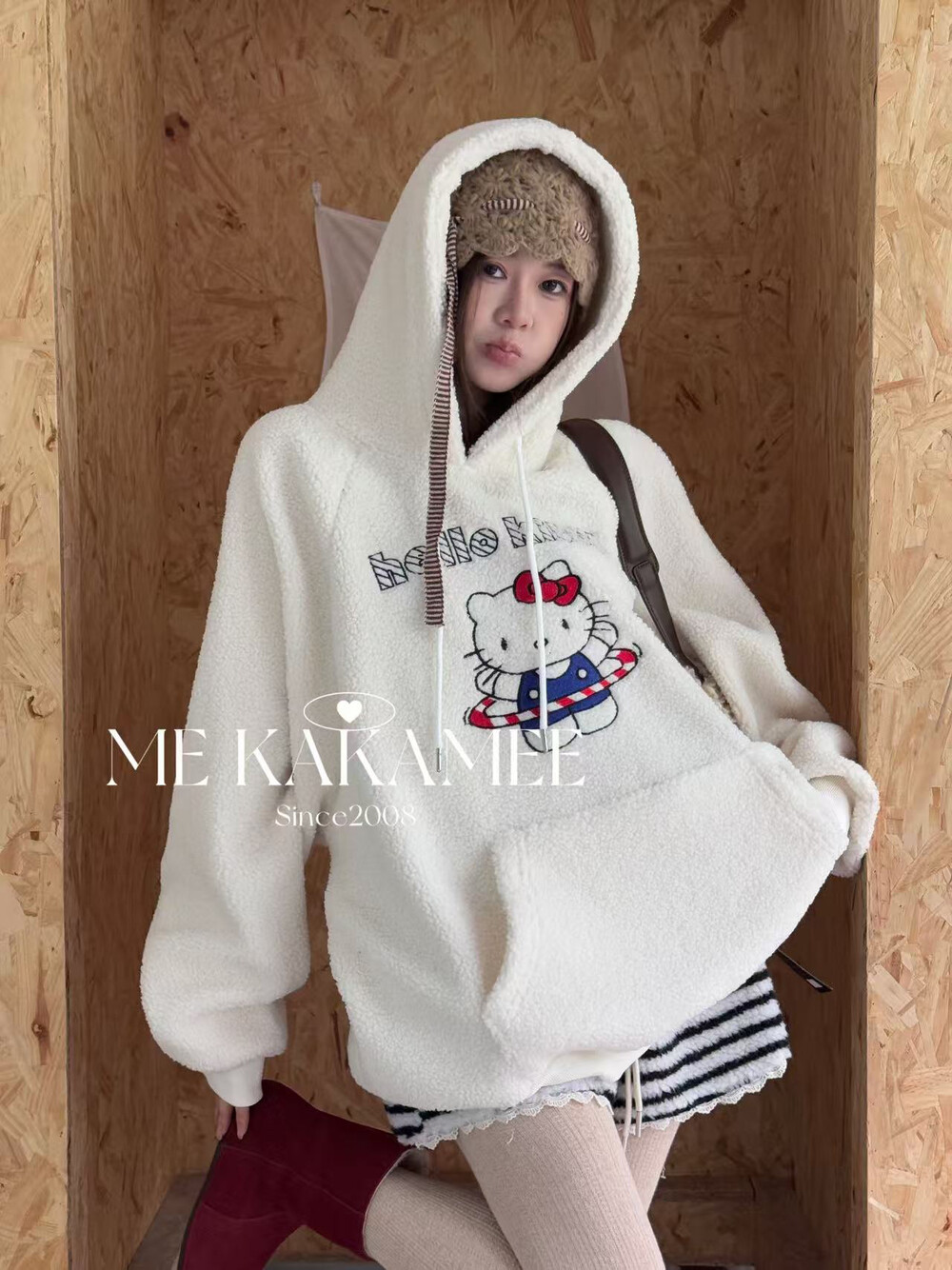 KAKAMEE冬新品慵懒KT猫刺绣加厚加绒羊羔绒连帽宽松大版卫衣S3753