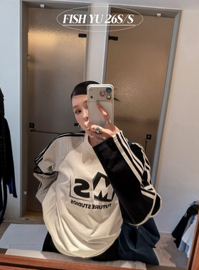 YU早春新款美式复古字母印花撞色条纹袖拼接插肩袖设计感长袖T恤