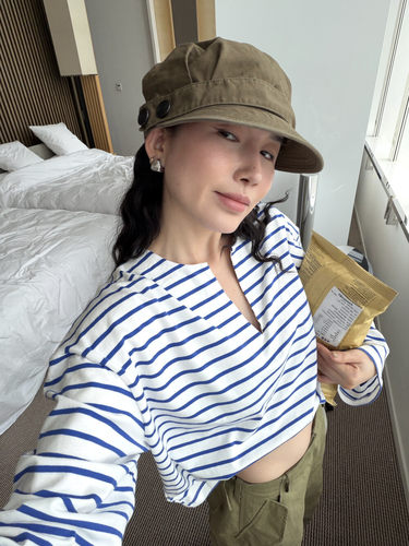 ALL IN秋新款韩系减龄设计感时髦V领长袖条纹上衣长袖T恤5212