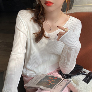 V领打底衫女早春新款上衣低领宽松洋气薄款针织衫内搭毛衣